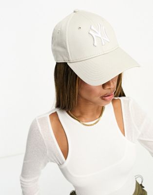 New Era 9forty NY Yankees cap in beige