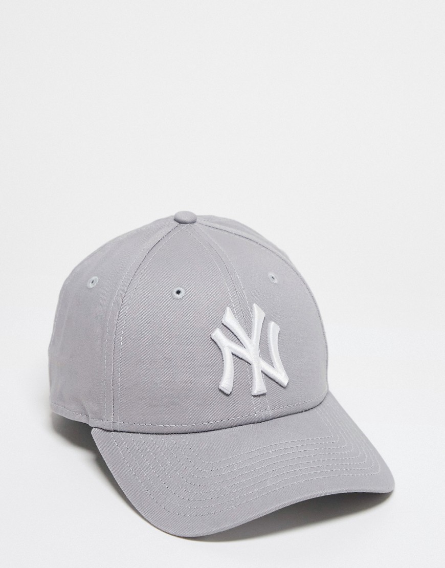 New Era 9forty NY Yankees cap in grey