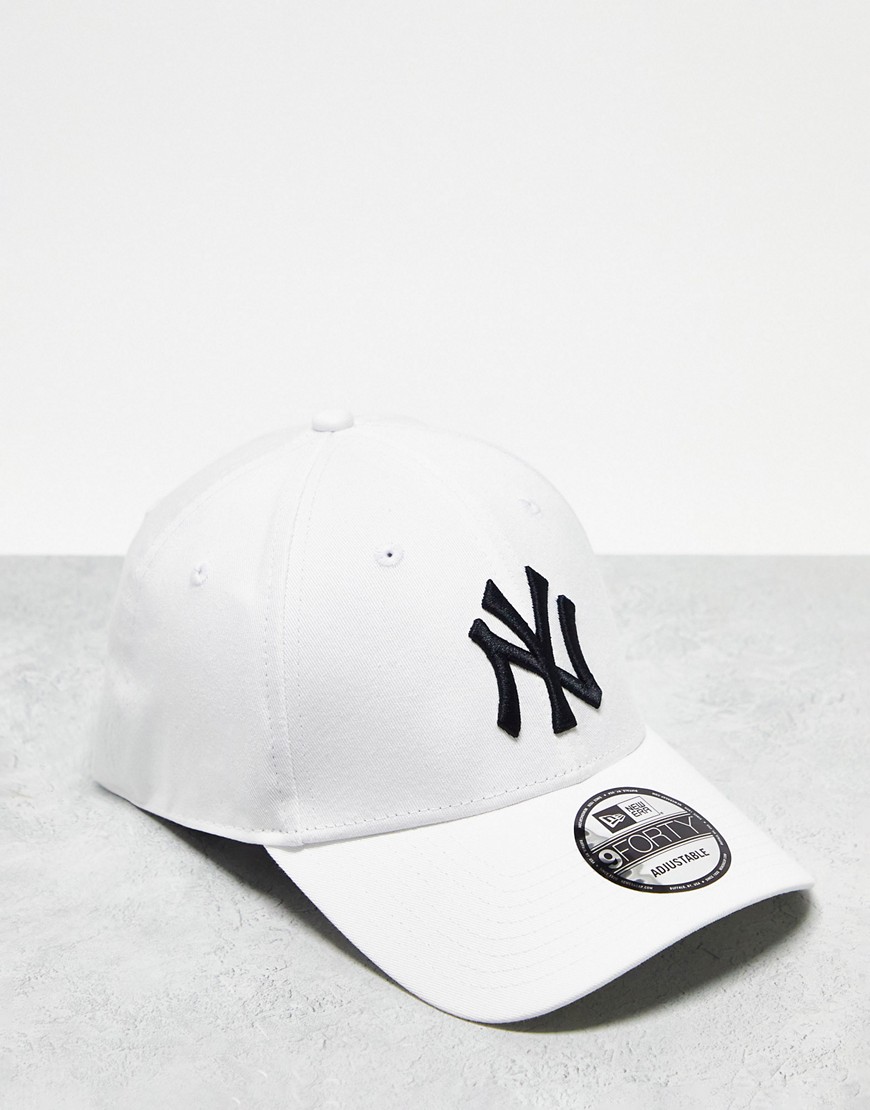 New Era 9forty NY Yankees cap in off white