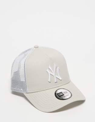 New Era - 9forty NY Yankees - Trucker-Kappe in Beige mit Kontrastdesign-Neutral