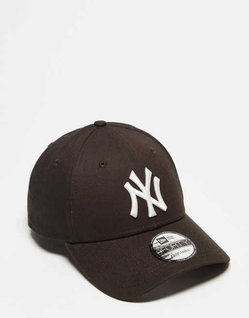 neutral yankees hat