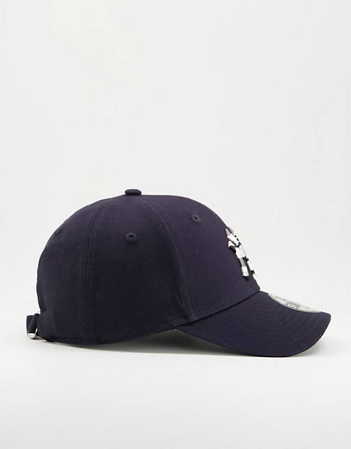 Men Caps & Hats/New Era 9FORTY NY Yankees wild camo cap in navy 