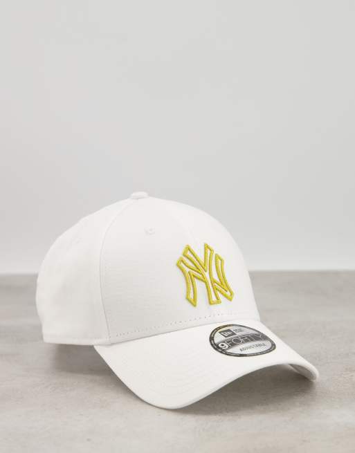 New Era 9FORTY with gold New York Yankees cap logo in white