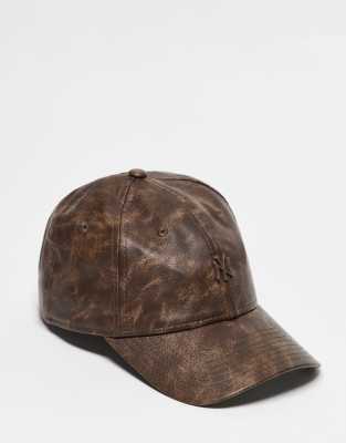 New Era - 9twenty - Casquette non structurée en cuir à logo NY Yankees - Marron-Brown