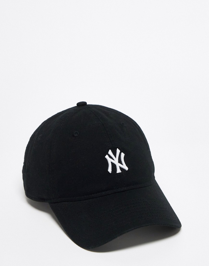 New Era 9twenty New York Yankees washed mini logo cap in black