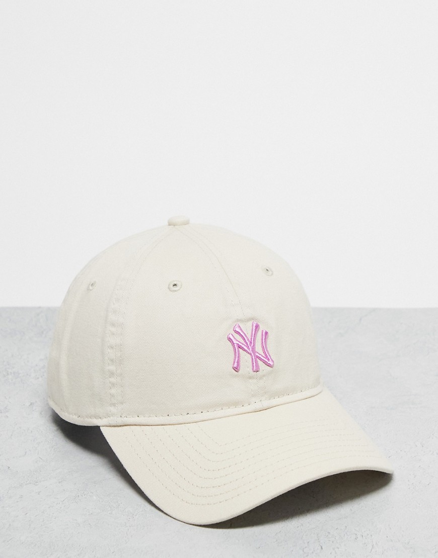 New Era 9twenty New York Yankees washed mini logo cap in white
