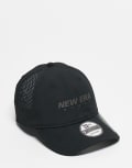 [New Era] New Era 9Twenty rubber logo cap in black One Size BLACK