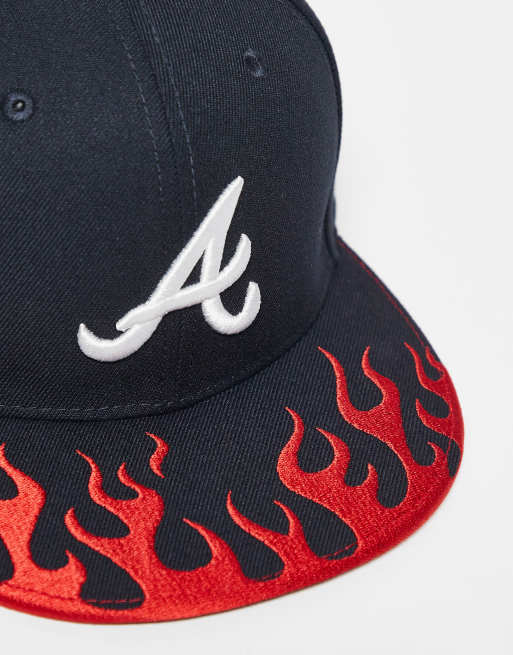 New Era – Atlanta Braves – 9fifty – Marinblå keps med flammor, 2 av 3