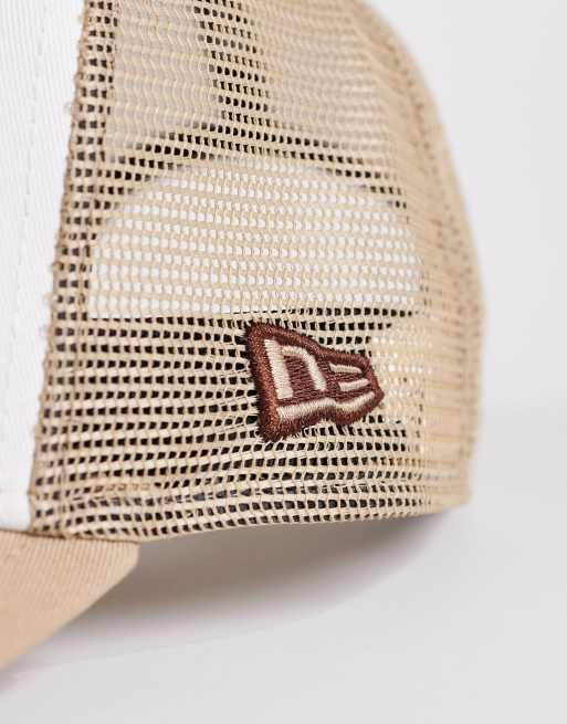 New Era – Beige/vit truckerkeps med New York-märke, 2 av 3