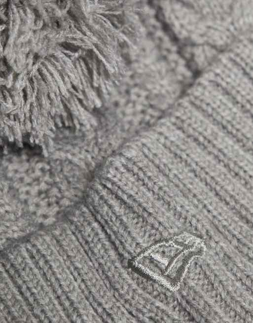 New Era - Berretto con doppio pompon in maglia grigia a trecce e monogramma NY, 4 di 4