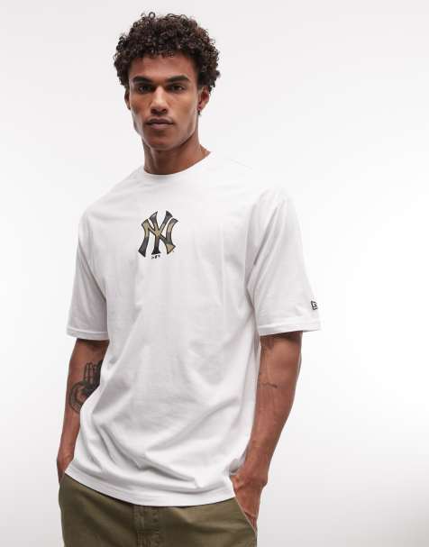 New Era – Biały T-shirt oversize z krótkimi rękawami i logo NY Yankees we wzór moro - view 1