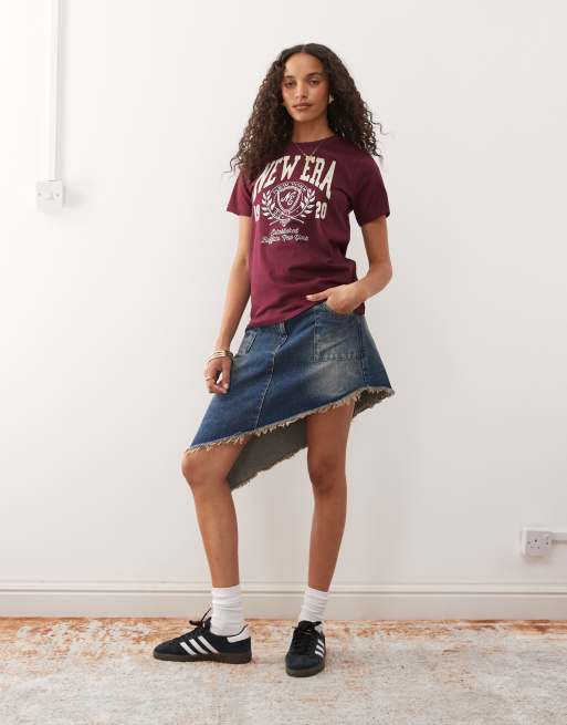 New Era – Bordowy T-shirt oversize z nadrukiem w stylu uczelnianym, 2 z 4
