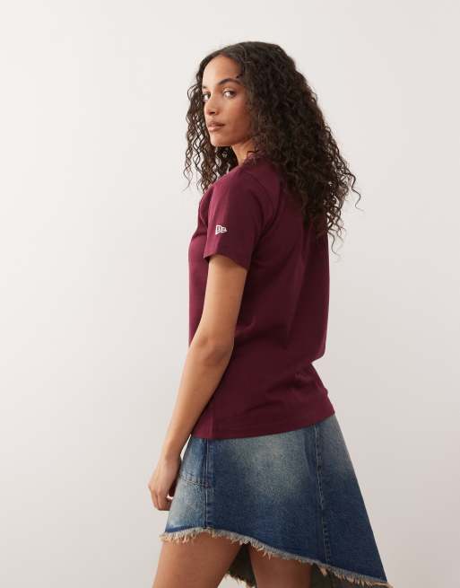 New Era – Bordowy T-shirt oversize z nadrukiem w stylu uczelnianym, 3 z 4