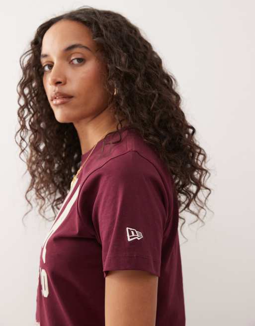 New Era – Bordowy T-shirt oversize z nadrukiem w stylu uczelnianym, 4 z 4