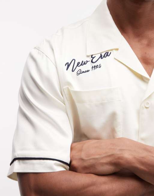 New Era - Chemise manches courtes à logo graphique et col à revers - Blanc cassé, 5 de 5