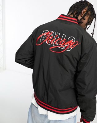 New Era Chicago Bulls bomber jacket in black