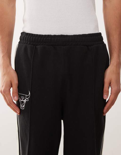 New Era – Chicago Bulls – Gerade geschnittene Jogginghose in Schwarz, Kombiteil, 5 von 5