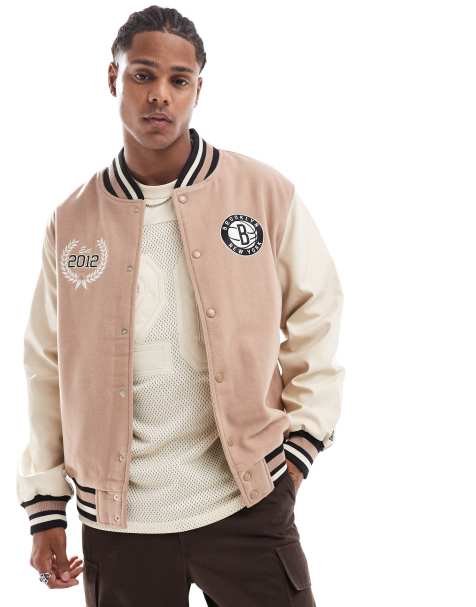 New Era – College-Jacke in Beige mit Logo - view 1