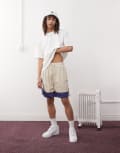 [New Era] New Era contrast panel mesh shorts in cream-White M CREAM