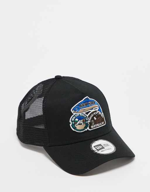 New Era – Czarna czapka z daszkiem typu trucker z kolorową naszywką w outdoorowym stylu