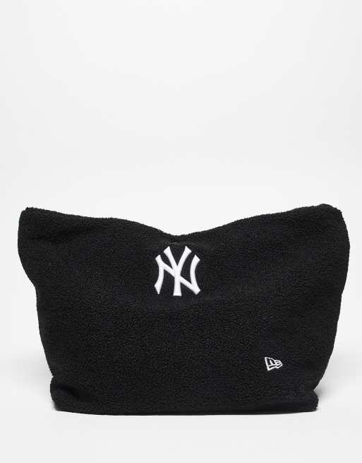 New Era – Czarna torba typu tote ze sztucznego kożuszka z logo i motywem NY Yankees