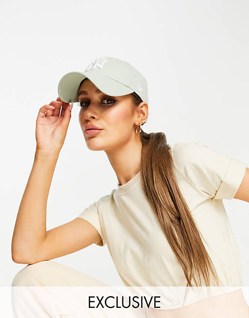 New Era Exclusive 9Forty NY cap in sage green