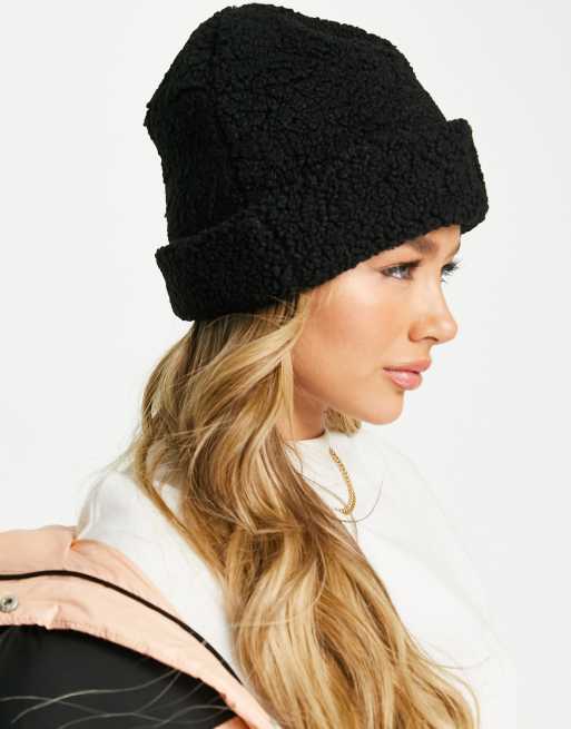 New Era Exclusive NY Yankees  teddy tonal beanie in black , 3 of 4