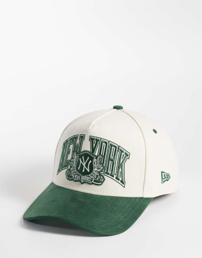 New Era gorra con visera en contraste y logotipo wordmark de NY Yankees en neutro/caqui