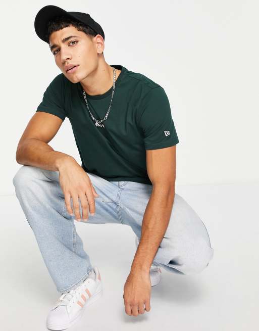 New Era heritage script t-shirt in green Exclusive to ASOS , 3 of 4