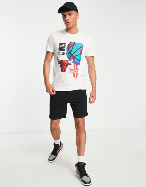 New Era - Hvid t-shirt med 'Chicago Bulls'-globegrafik, 4 af 4