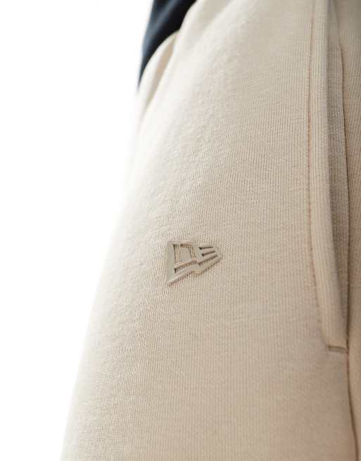 New Era - Joggingbroek met wijde pijpen en logo in crème, 4 van 5