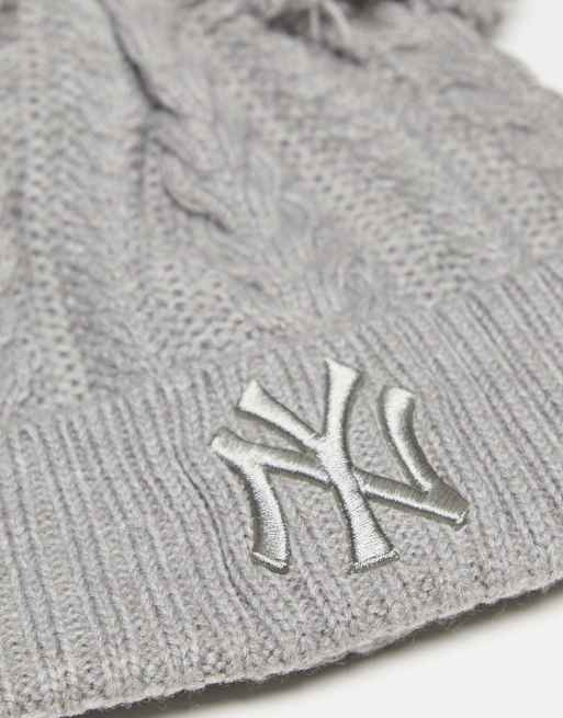 New Era - Kabelstrikket hue med to pomponer og 'NY'-logo i grå, 3 af 4