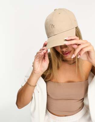 New Era - Kappe in Beige mit kleinem „LA"-Logo, exklusiv bei ASOS-Neutral