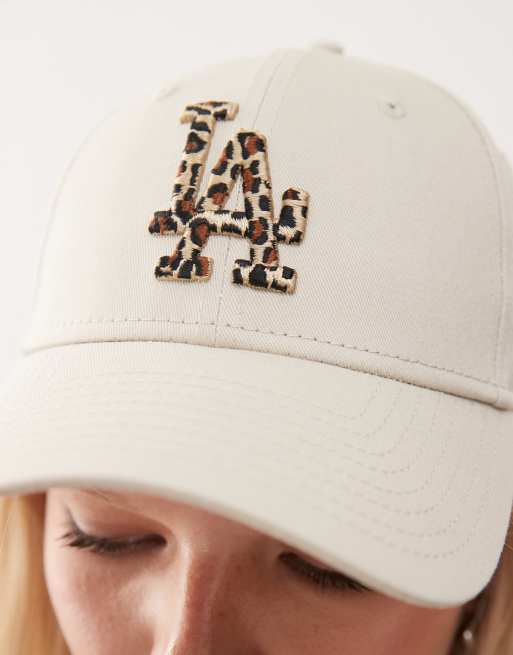 New Era - LA Dodgers 9forty - Beige kasket til kvinder med logo med leopardmønster, 2 af 3