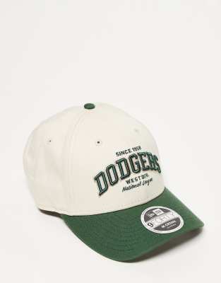 New Era - LA Dodgers 9FORTY - Kappe mit Schriftzug und kontrastierendem Schirm in Creme und Grün-Bunt