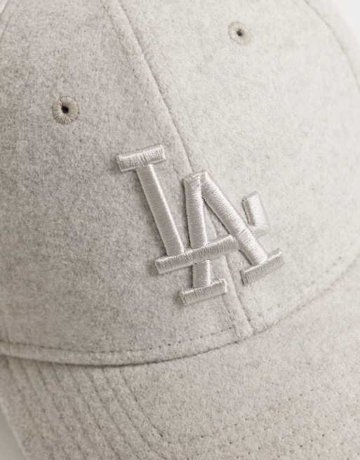 New Era LA Dodgers 9forty winter fabric cap in beige, 2 of 3
