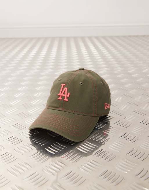 New Era - LA Dodgers 9twenty - Cappellino kaki con cuciture rosa a contrasto, 2 di 3