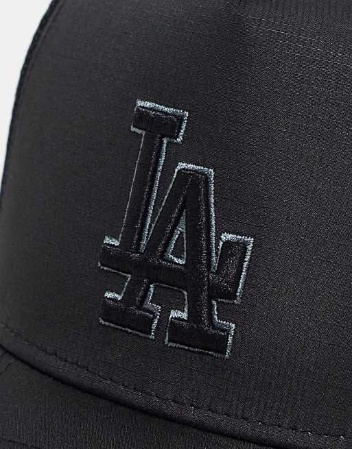 New Era - LA Dodgers - Cappello stile trucker nero con stampa tono su tono, 4 di 4