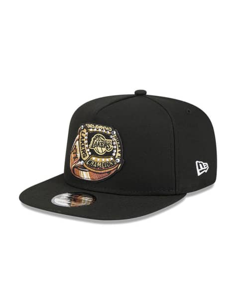 New Era – LA Lakers 9Fifty – Kappe in Schwarz mit Ring-Motiv und seitlichem Aufnäher - view 1