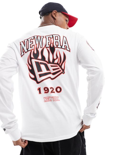 New Era - Langærmet og hvid T-shirt med logo