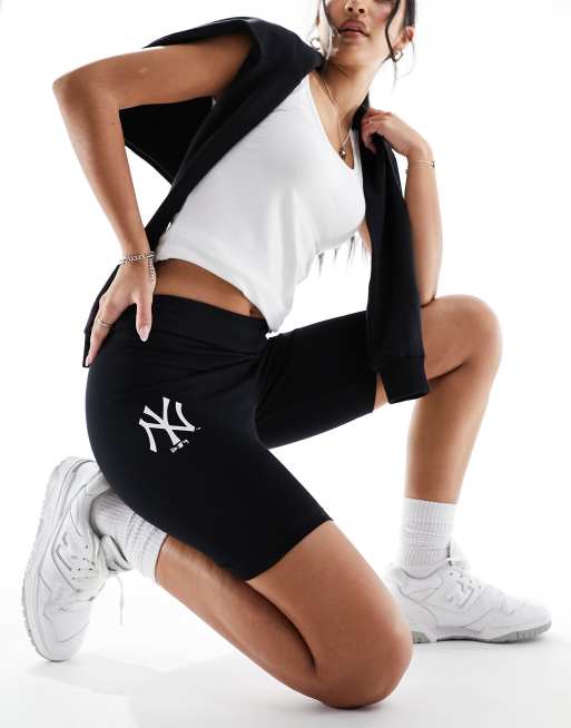 New Era - Leggingshort met logo in zwart