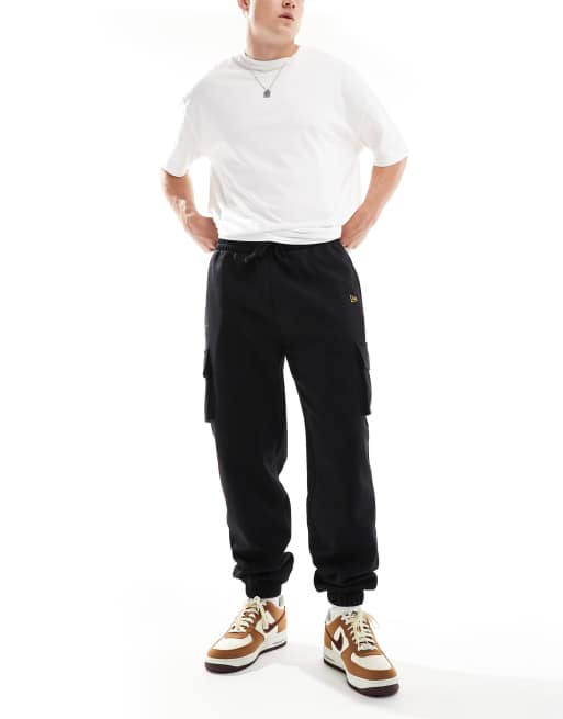 New Era logo motif cargo tracksuit bottoms in black, 2 of 5