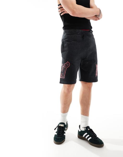 New Era – Miami Heat – Shorts in dunkelgrauer Acid-Waschung