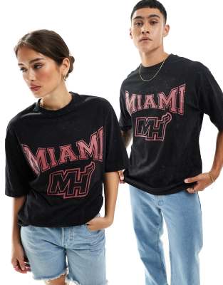 New Era - Miami Heat - Unisex-T-Shirt in dunkelgrauer Acid-Waschung