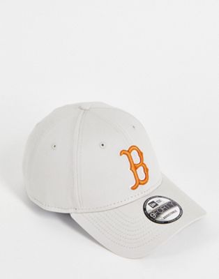 New Era MLB 9Forty Boston Red Sox cap in beige exclusive at ASOS