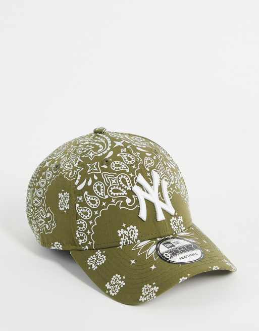 New Era – MLB 9Forty – New York Yankees – Khakigrön, paisleymönstrad keps i unisex-modell, endast hos ASOS