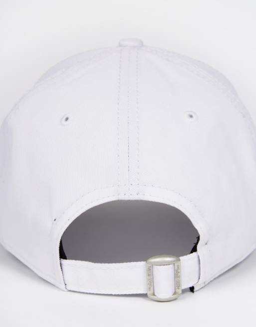 New Era MLB 9forty NY Yankees adjustable cap in white, 3 of 4