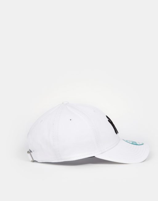 NEW ERA 9FORTY NY ADJUSTABLE CAP IN WHITE - WHITE. #newera