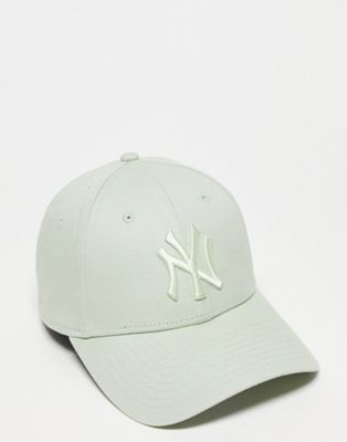 New Era MLB 9Forty NY Yankees cap in mint green