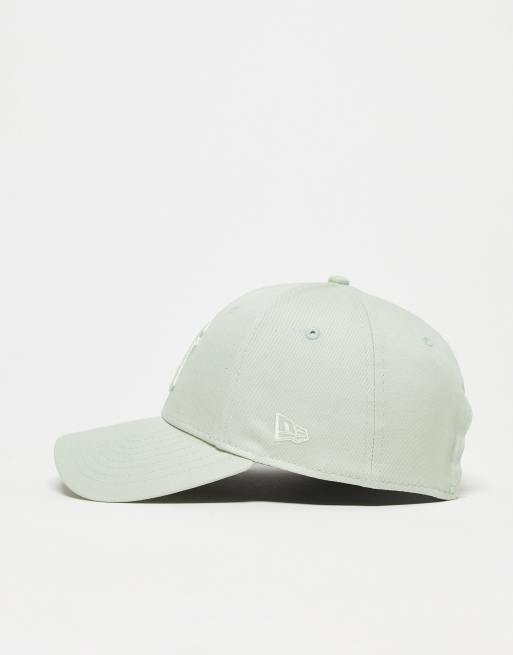 New Era MLB 9Twenty New York Yankees two tone cap in cream/green exclusive  at ASOS